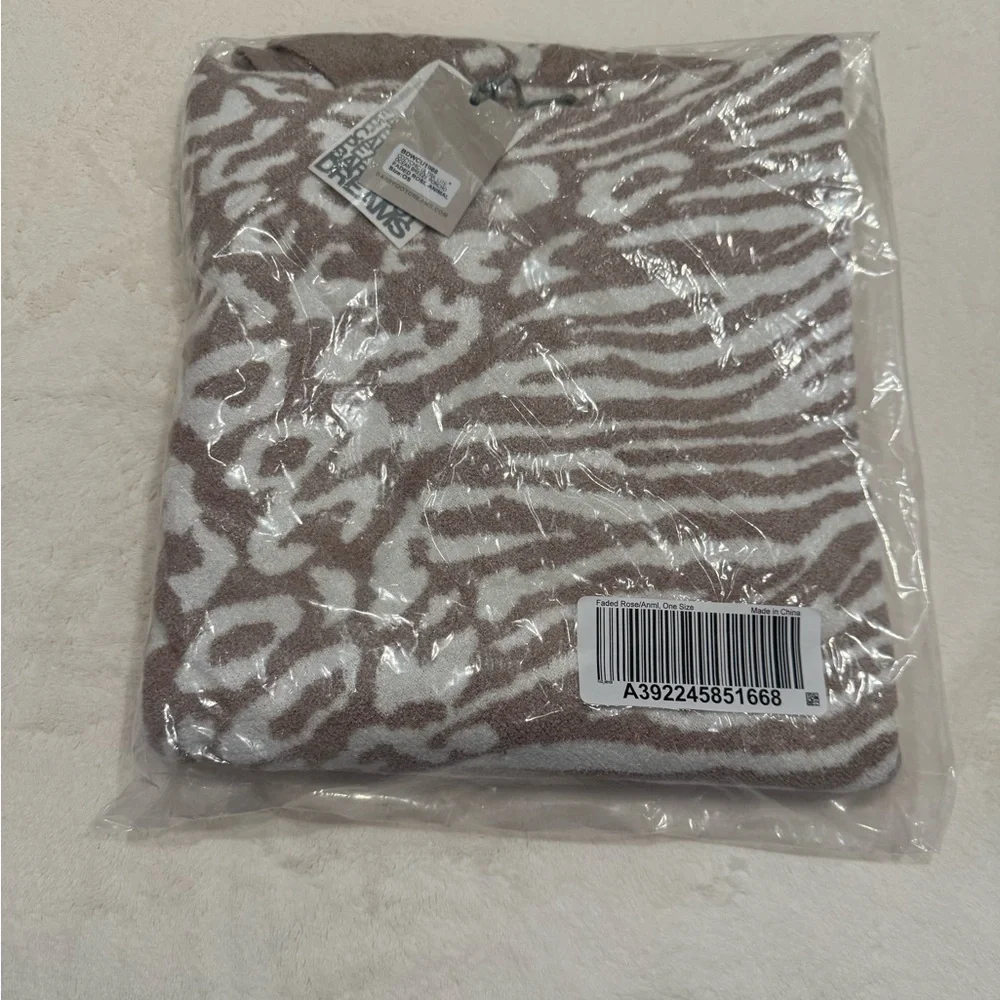 Barefoot Dreams Animal Print White and‎ Pink Poncho | One Size - Picture 3 of 6